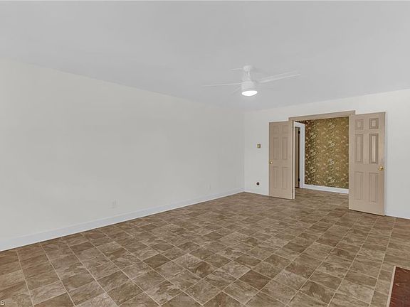 5th image of 875 Bonanza Dr