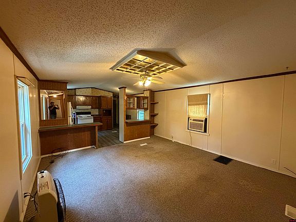3rd image of 72 Berkshire Ln