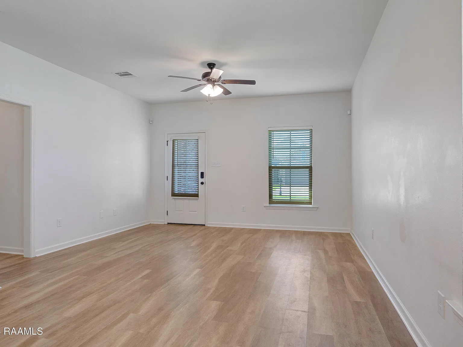 3 bed, 1356 sqft, $1,700 — Photo 4