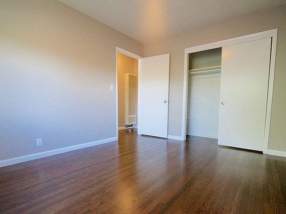 4th image of 806 Fulton St