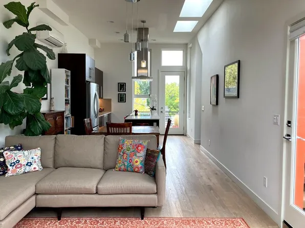 1220 E John St, Seattle, WA 98102