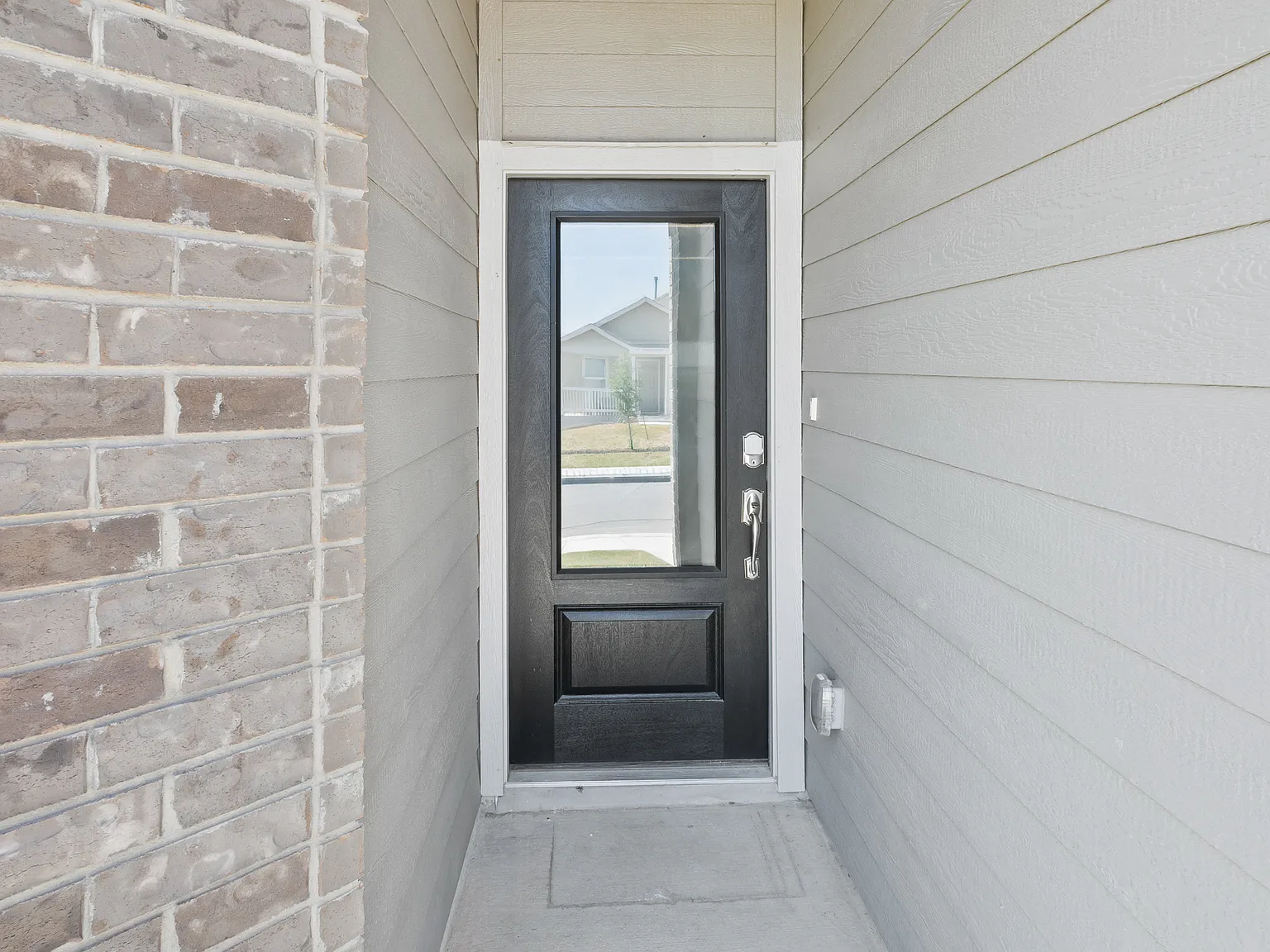 4 bed, 1910 sqft, $2,000 — Photo 2