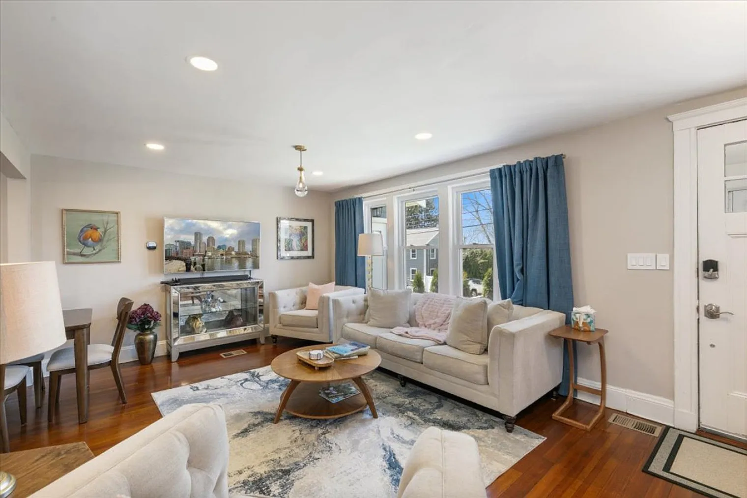 5 bed, 2.0 bath, 2002 sqft, $8,640 — Photo 3