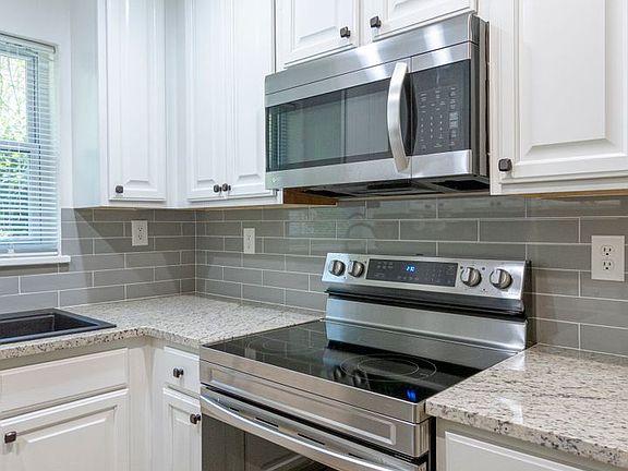5th image of 545 Oakview Rd Unit 1