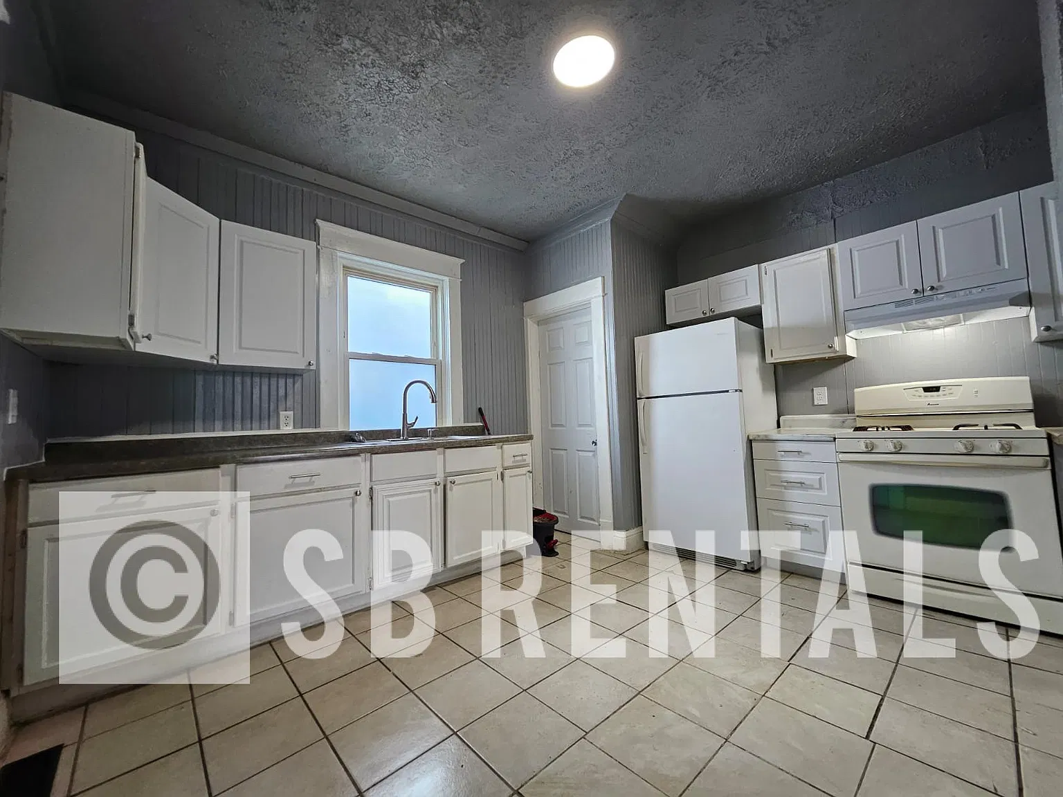 3 bed, 1.5 bath, 1560 sqft, $1,200 — Photo 4