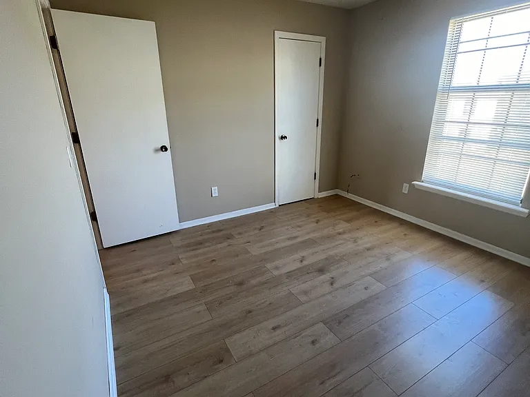 910 S Edgebrook St — Photo 5