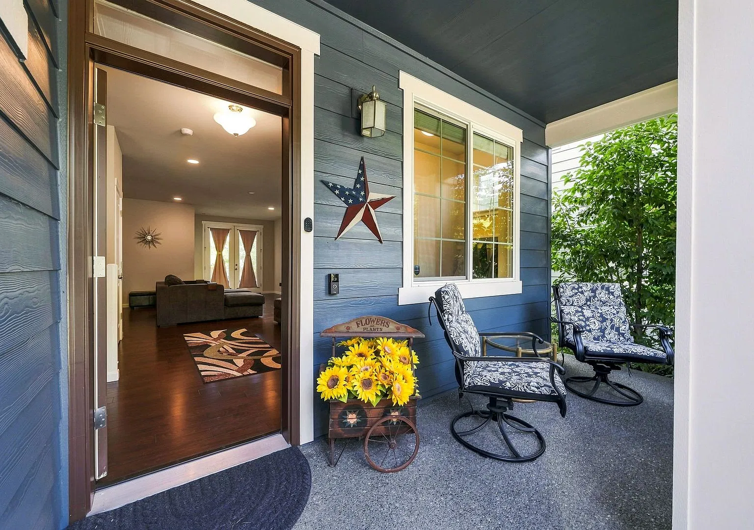 Well Maintained 3 bedroom 2.5 bath home in Liberty Ridge at Tehaleh — Photo 2