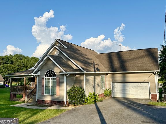 3rd image of 325 Overland Way