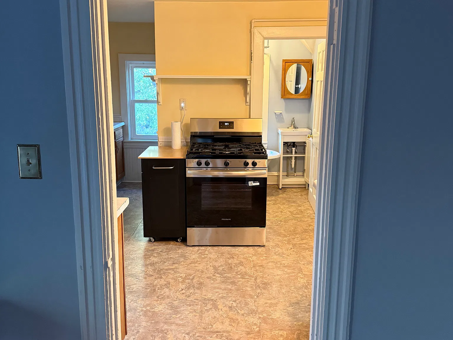 1 bed, 850 sqft, $1,450 — Photo 4