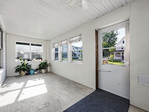 4th image of 1624 6th Ave SE