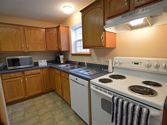 5th image of 222 Grouse Dr