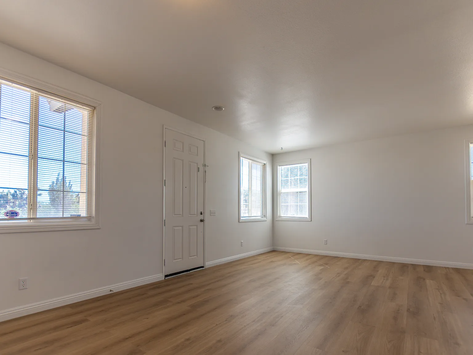 5 bed, 2819 sqft, $3,000 — Photo 4