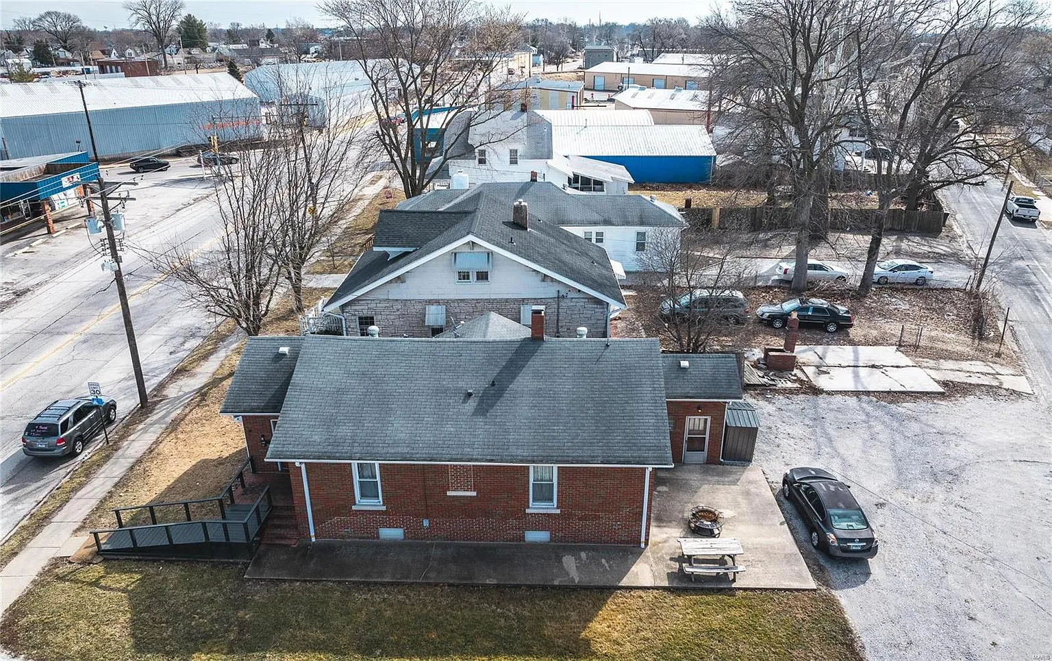 221 W Saint Louis Ave photo 1