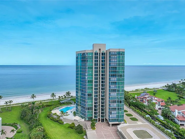 4651 Gulf Shore Blvd N #1106 — Photo 1