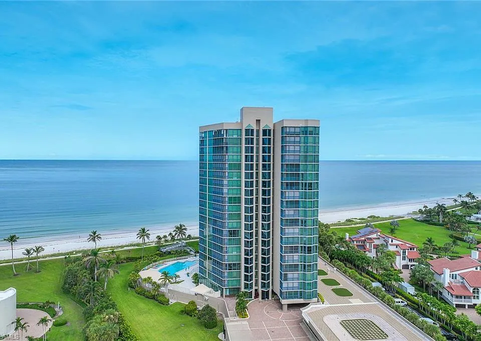 4651 Gulf Shore Blvd N #1106