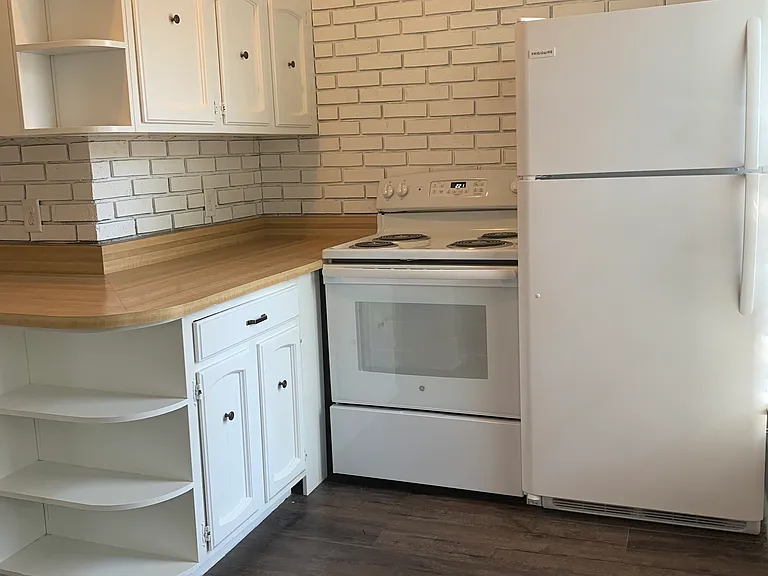 1102 W Berry St #3 — Photo 3
