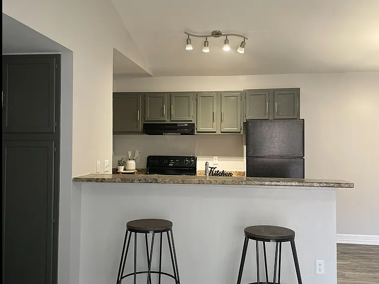 The Landing on 6th — Photo 8