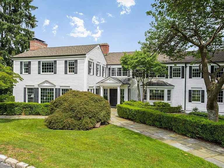 345 Round Hill Rd — Photo 2