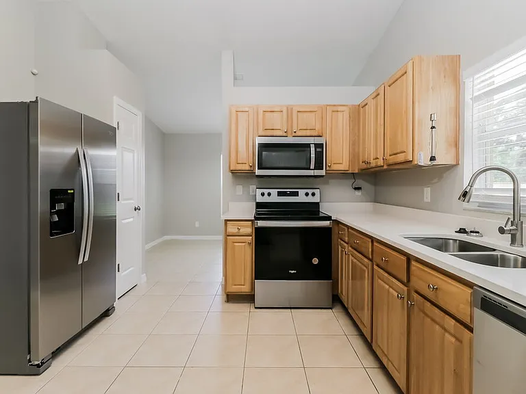3238 Riverdale Dr — Photo 7