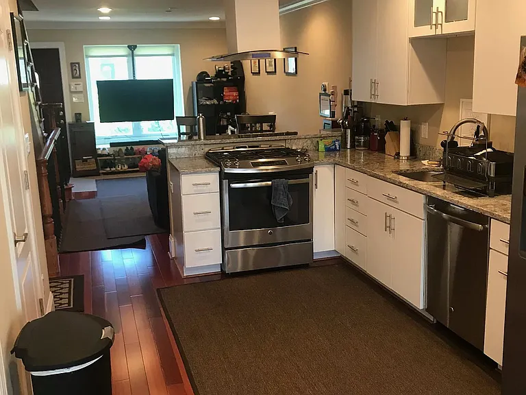 445 S St NW — Photo 1
