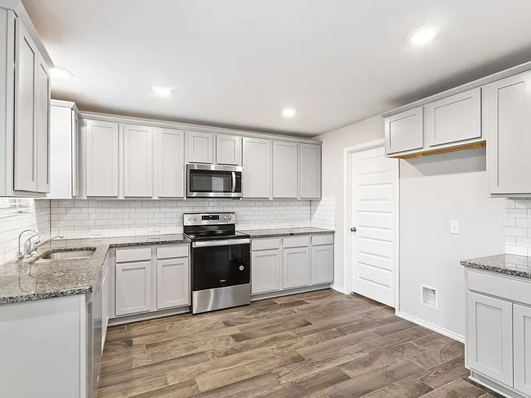 2432 Ayers Dr — Photo 8