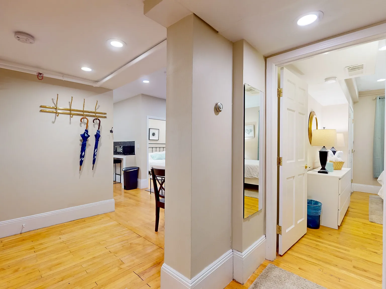 2 bed, 900 sqft, $7,995 — Photo 4