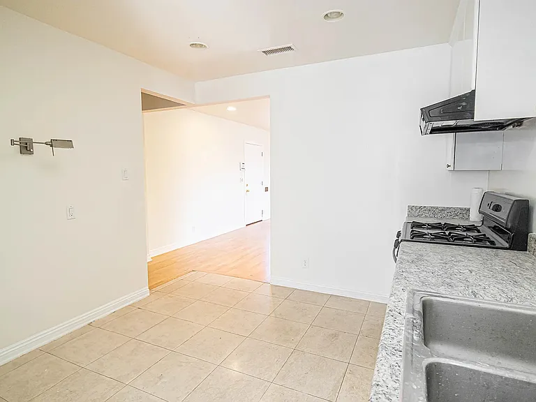 2024 Navy St — Photo 33
