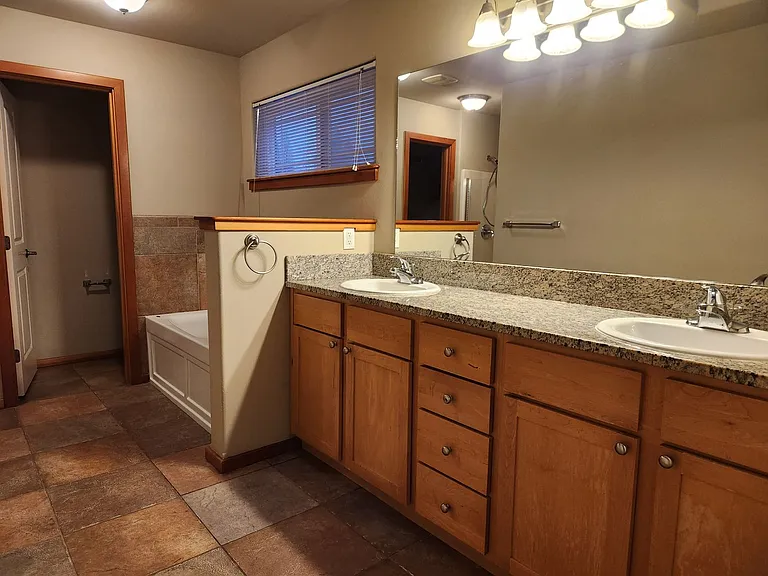 6216 Malloy Ave — Photo 9