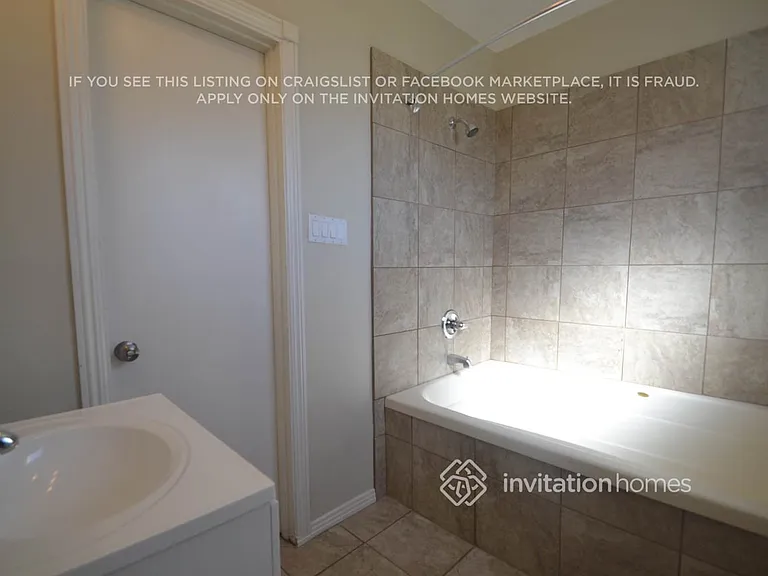1932 W 84th Pl — Photo 12