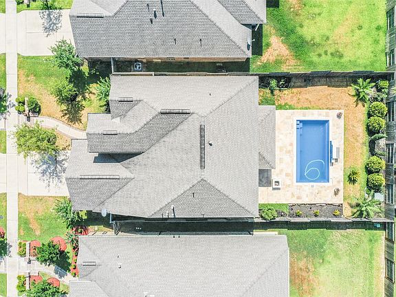 3rd image of 16627 Highland Country Dr