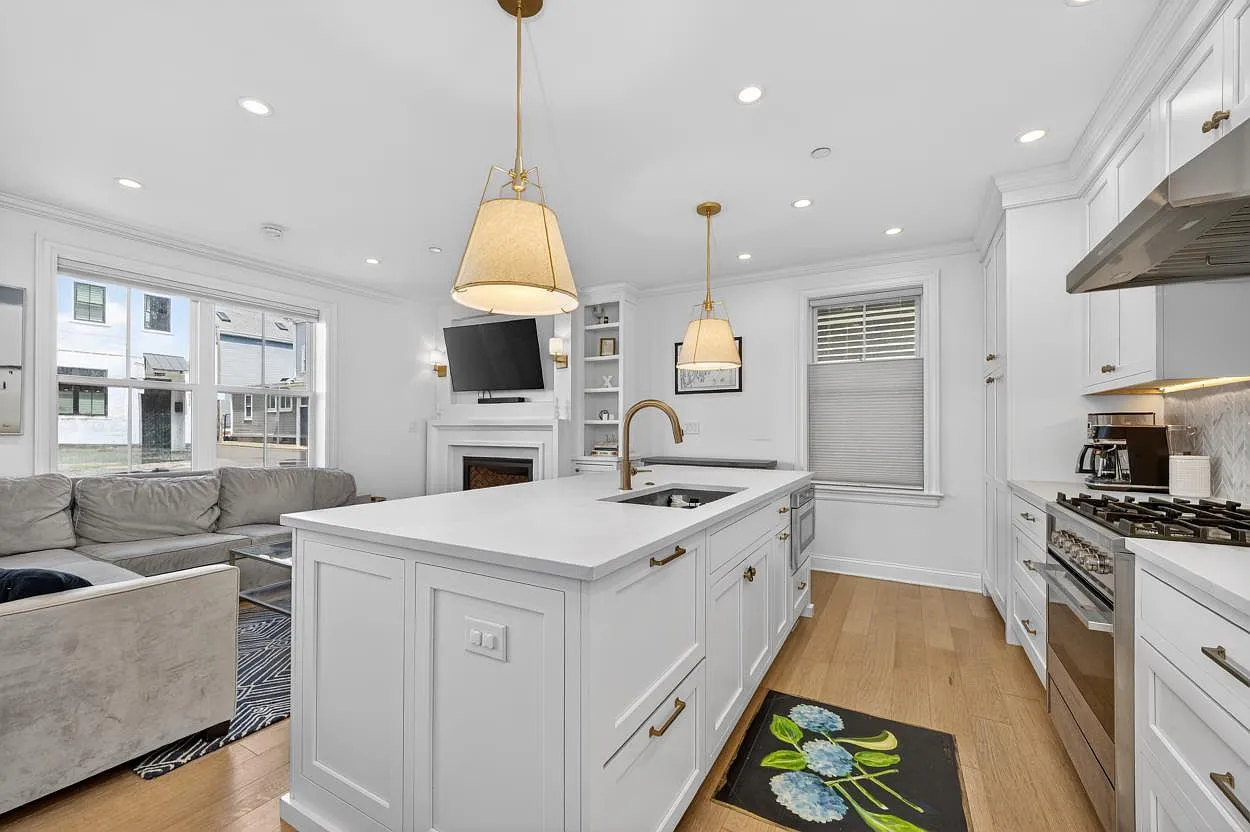2 bed, 1086 sqft, $5,400 — Photo 1