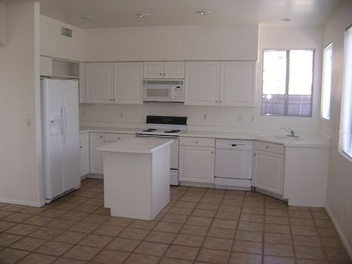 4th image of 1426 E Cathedral Rock Dr