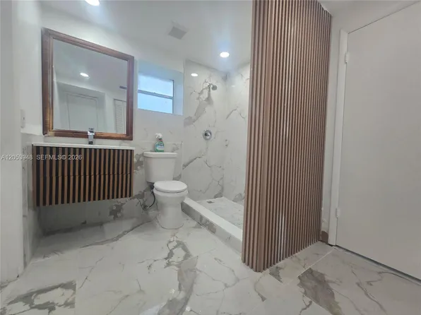 6070 W 18th Ave APT 213, Hialeah, FL 33012