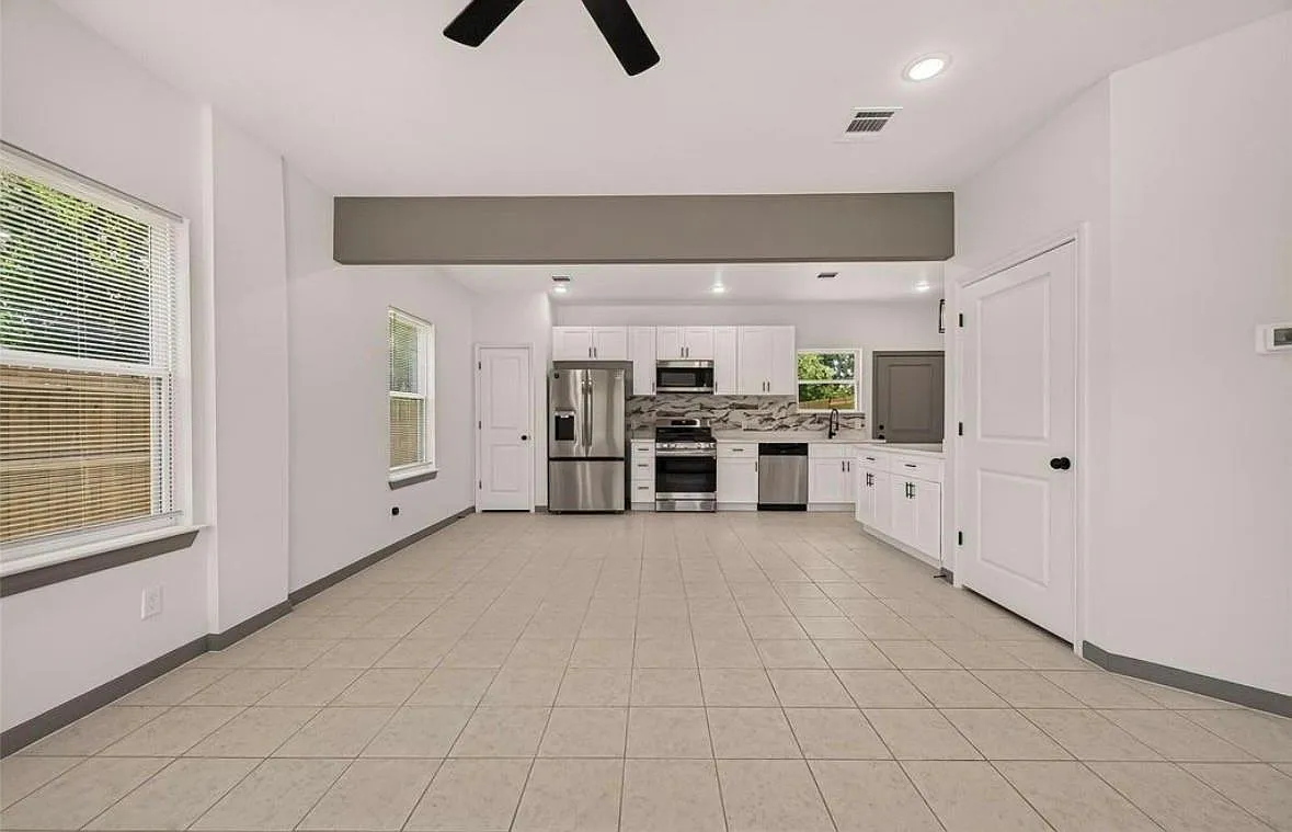 8306 Tidwell Rd — Photo 2