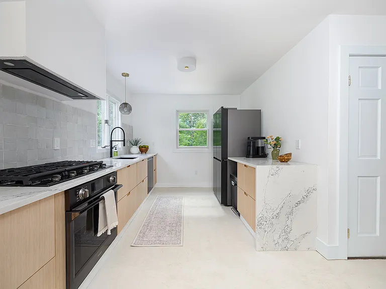 4 Cove Rd — Photo 10