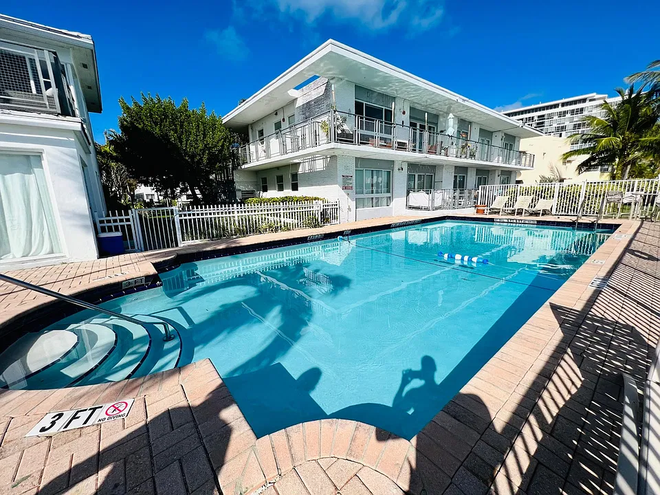 948 Bay Dr