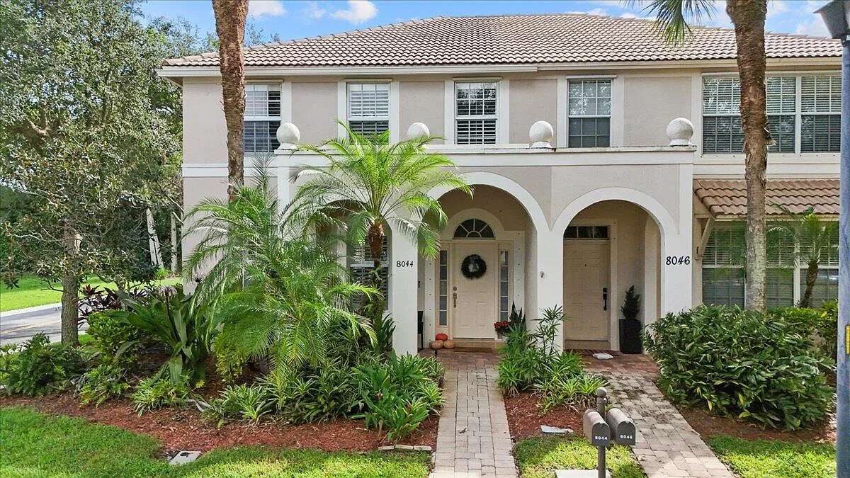 3 bed, 2.5 bath, 1728 sqft, $7,250 — Photo 1