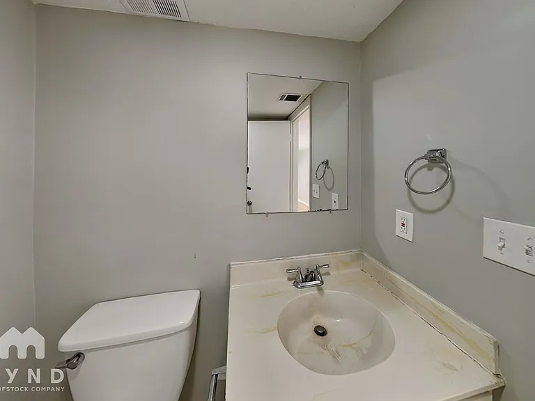 785 Edenton Ct — Photo 15