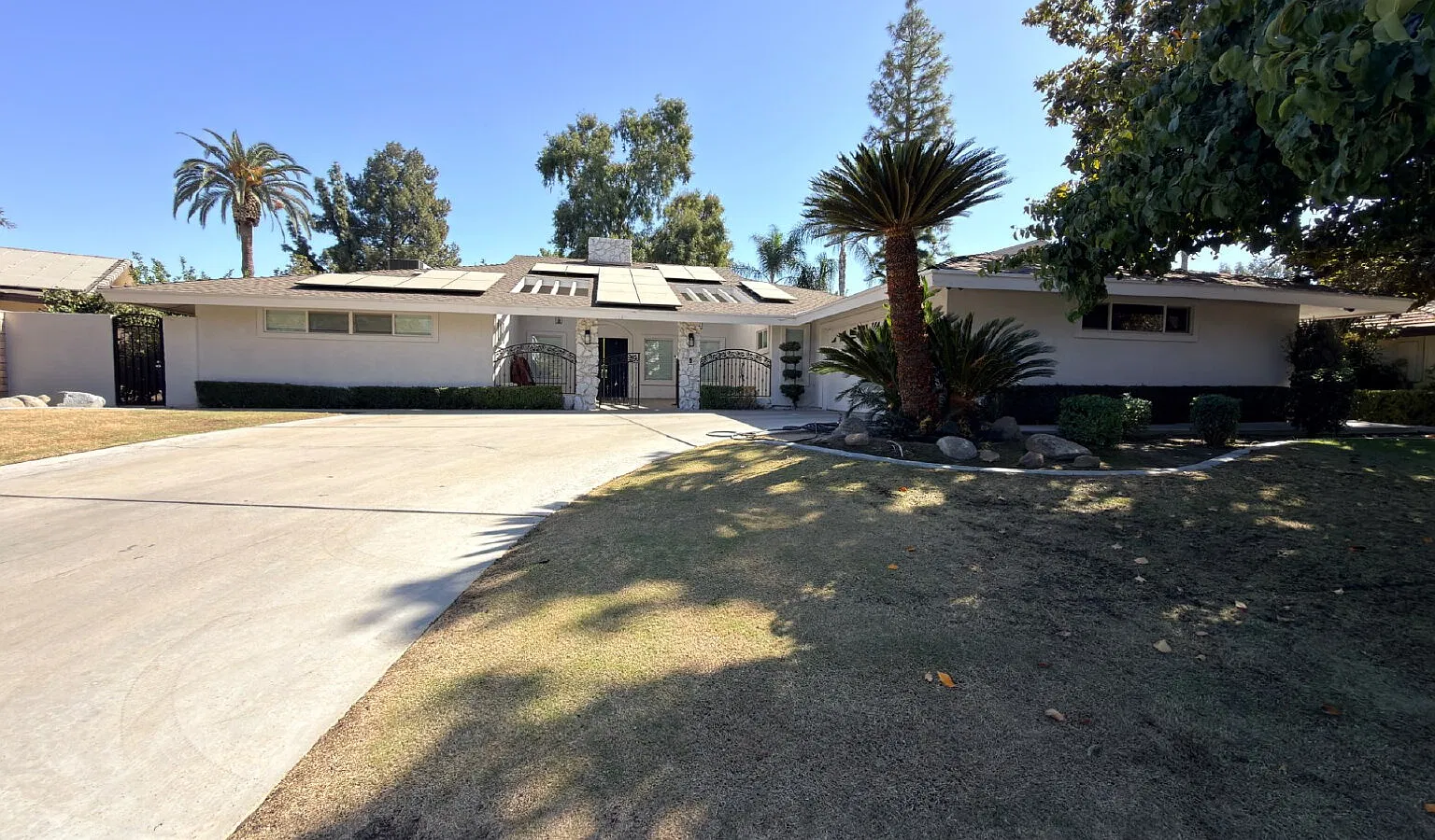 4 bed, 3.0 bath, 2983 sqft, $3,495 — Photo 1