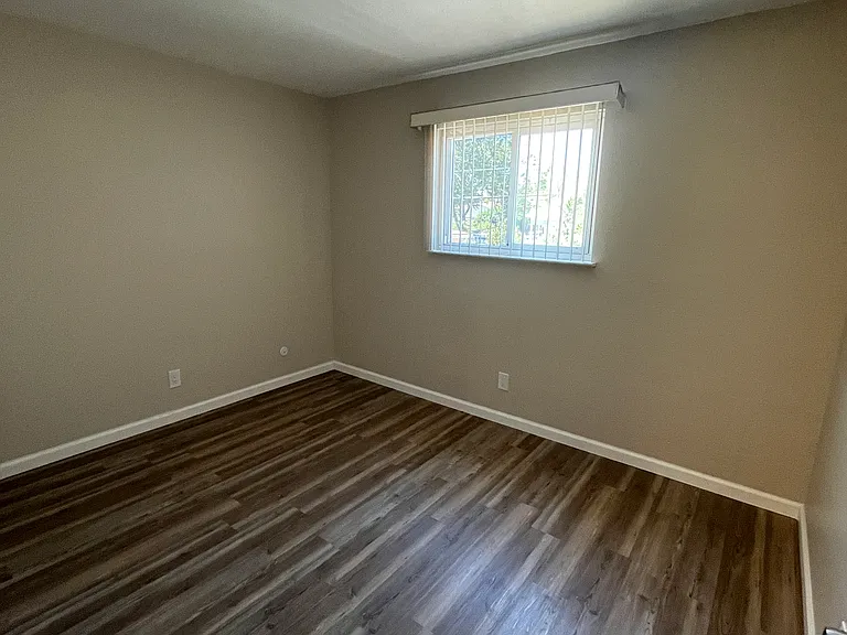 405 E Locust St #5 — Photo 19