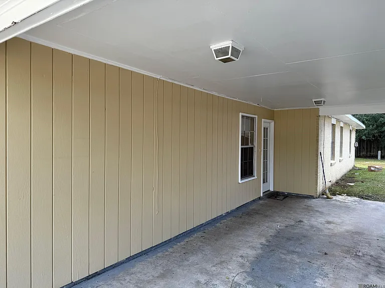 4630 Southpark Dr — Photo 18