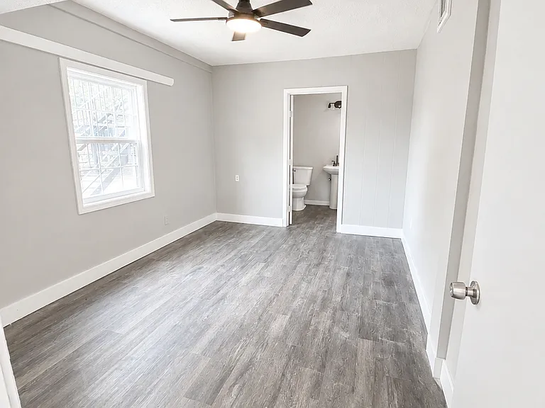521 Avenue C #D — Photo 3
