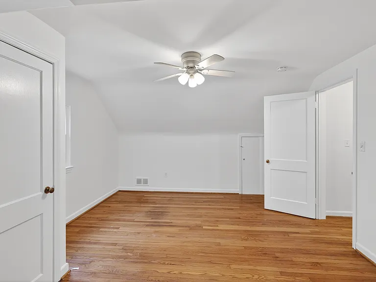 Upstairs bedroom #4