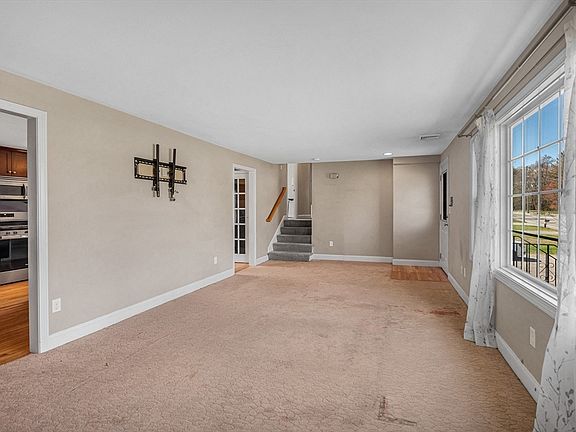 4th image of 475 Arlington St