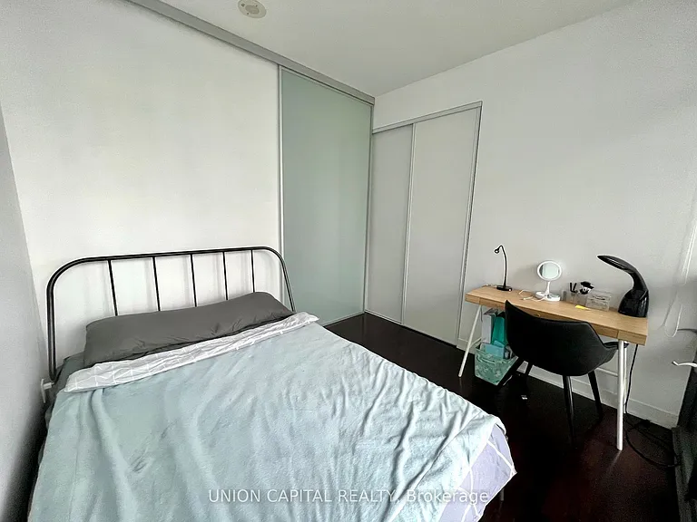 33 Charles St E #2807 — Photo 7