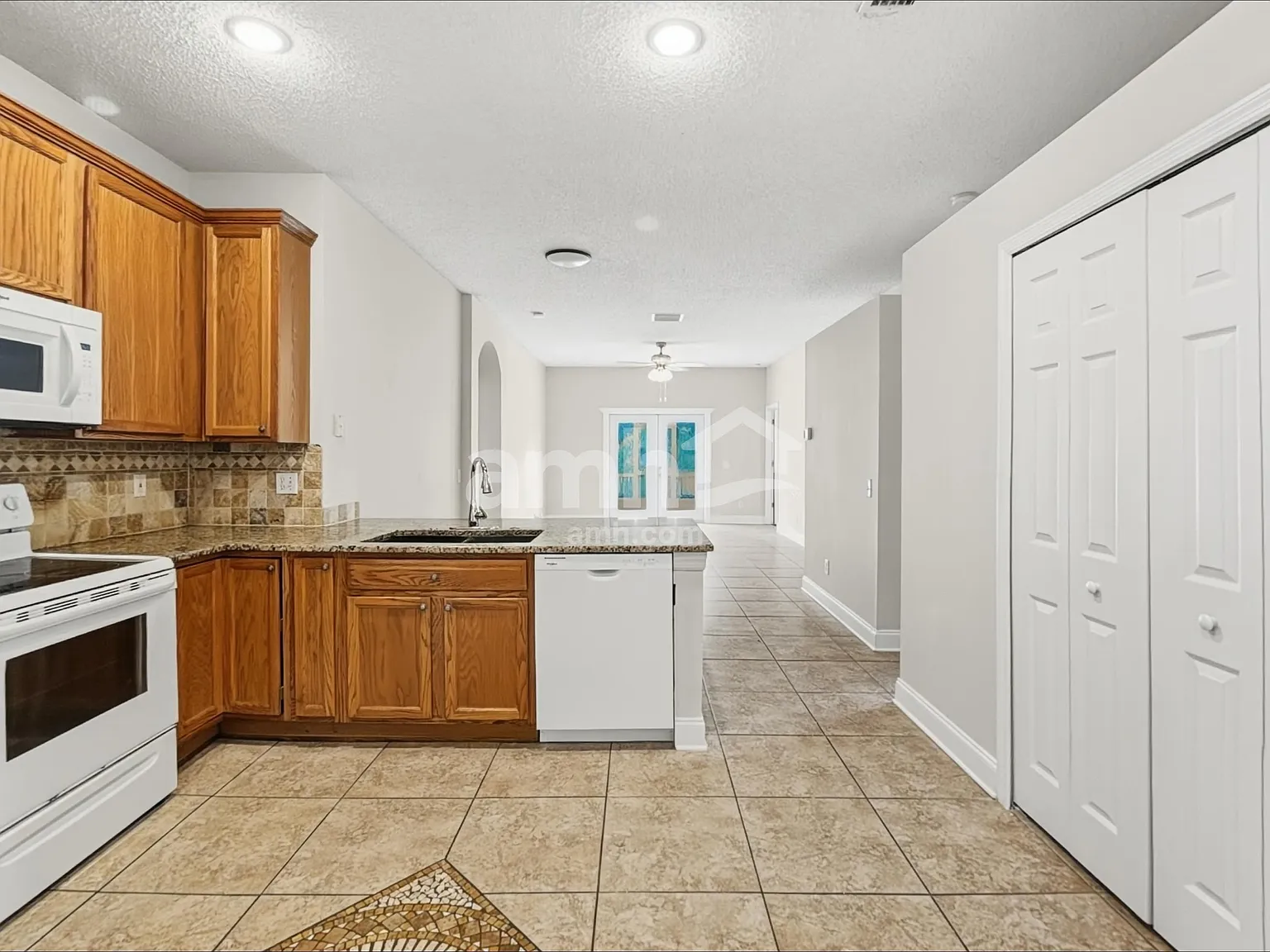 4 bed, 2.0 bath, 1888 sqft, $2,700 — Photo 4