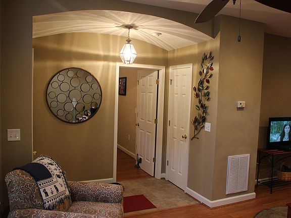 4th image of 8226 Emerald Court Dr