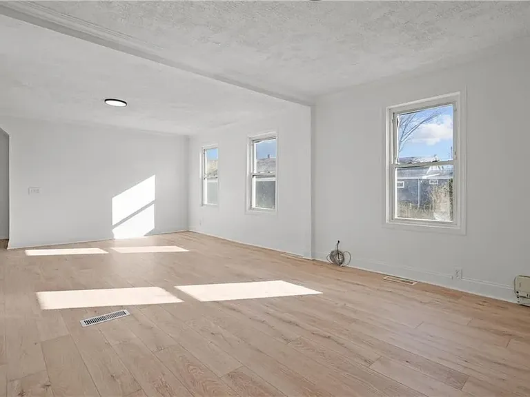 11 Bettez St — Photo 2