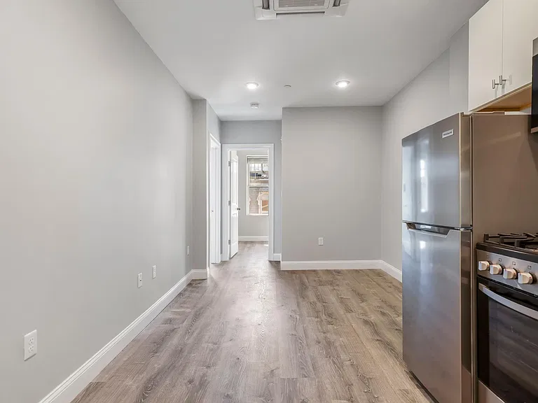 276-282 Hanover St #15 — Photo 3