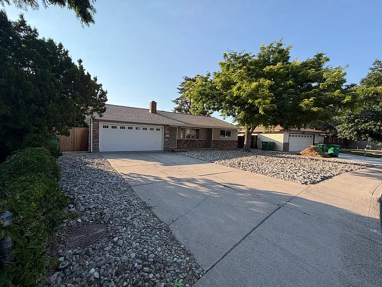 3348 4th St — Photo 3